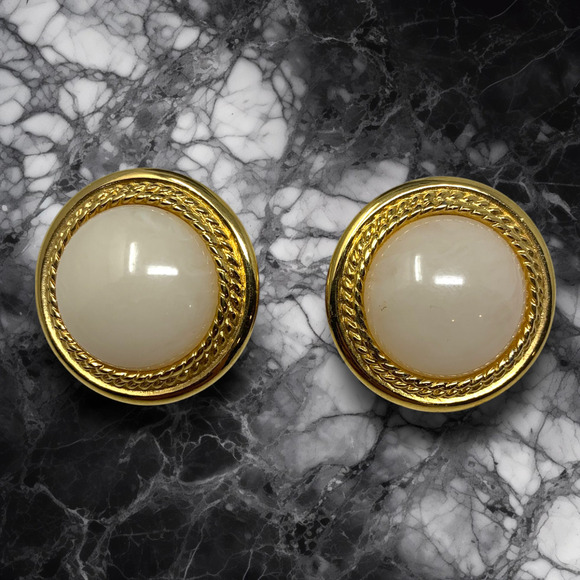 Vintage 1980's Monet Ivory Cabochon Gold Tone Button Earrings Clip On Couture - Picture 1 of 5